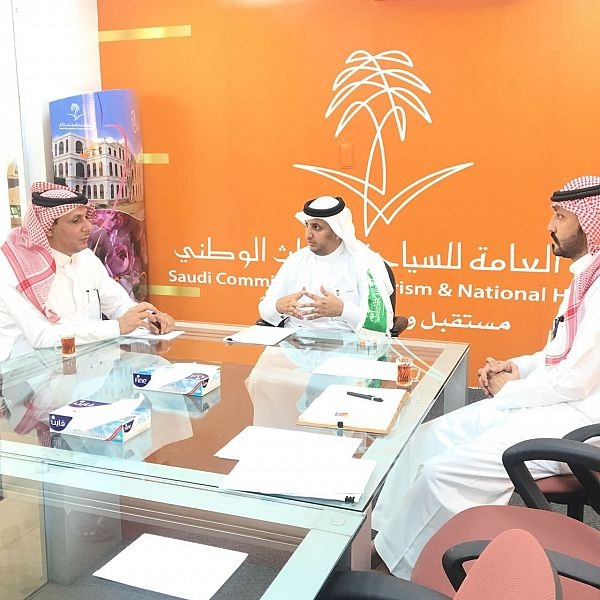 السياحة تبحث مع شركة الطائف الفرص الاستثمارية وتطوير الفعاليات