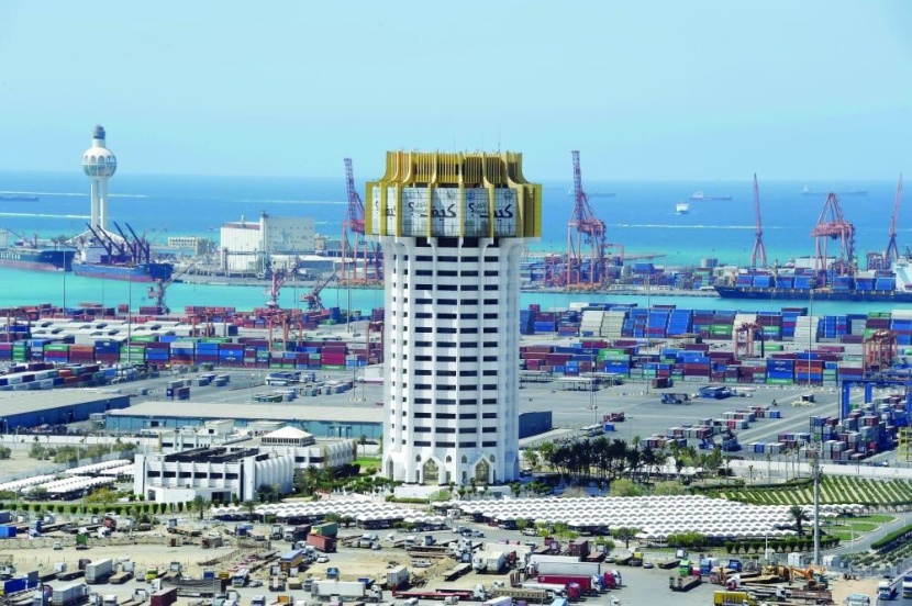 إيقاف الحركة الملاحية في ميناء جدة لزيادة سرعة الرياح المثيرة للأتربة