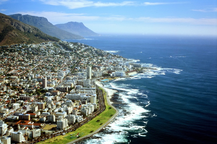 الحكومة في جنوب أفريقيا تطلب معلومات من شركات الطاقة للمساعدة في تسعير الجازولين