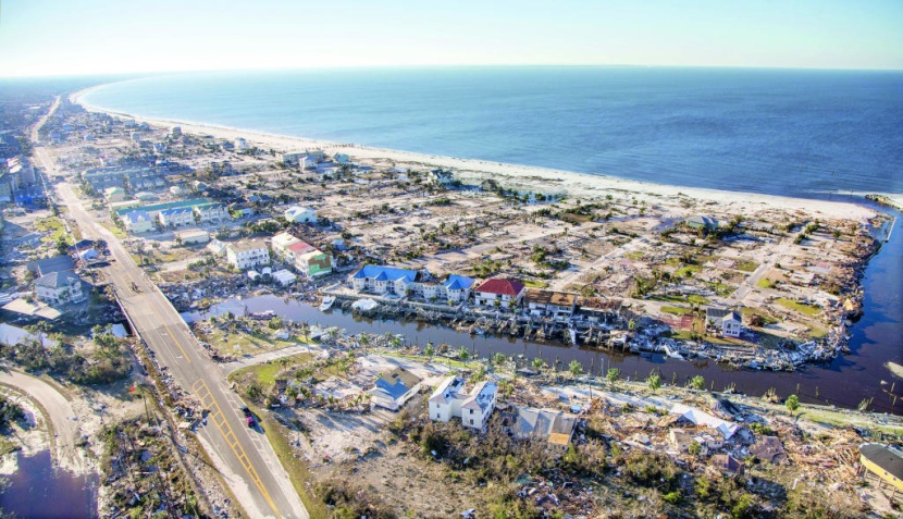 صورة جوية توضح مدى الدمار الذي حل بـ 98 منزلا واقع على ساحل مدينة فلوريدا