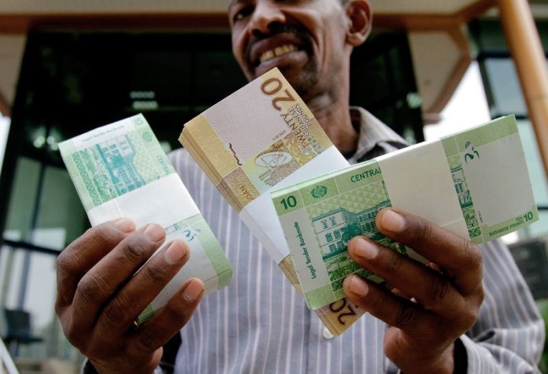 "الجنيه" السوداني يرتفع إلى 46.95 جنيه للدولار
