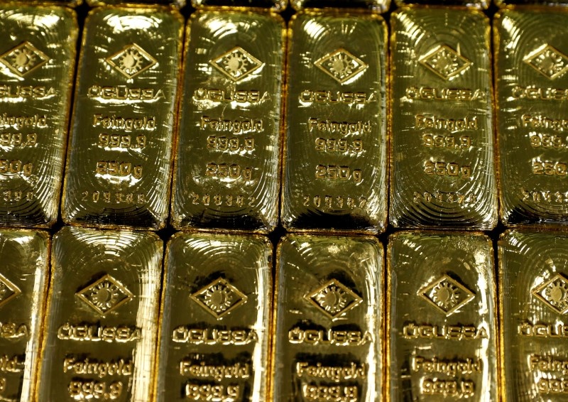 الذهب يرتفع 1%  إلى أعلى مستوياته في نحو شهرين ونصف