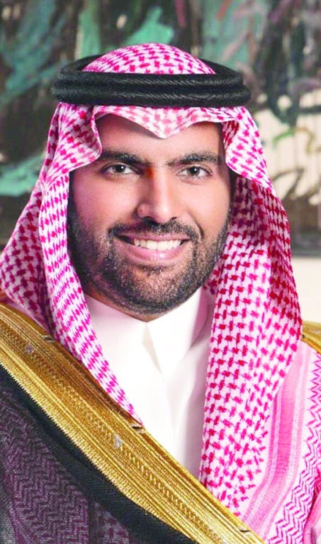 وزير الثقافة يزور مركز الشيخ عبدالله السالم الثقافي