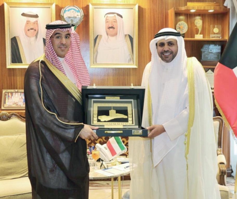 وزير الإعلام يبحث مع نظيره الكويتي سبل دعم التعاون المشترك