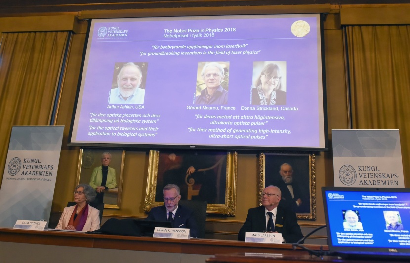 اكتشافات فيزياء الليزر تهدي 3 علماء جائزة نوبل لعام 2018