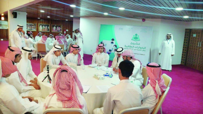 100 طالب من 47 إدارة تعليمية ينثرون إبداعاتهم في حب الوطن