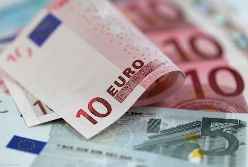 اليورو يواصل مكاسبه مع انحسار المخاوف بشأن إيطاليا