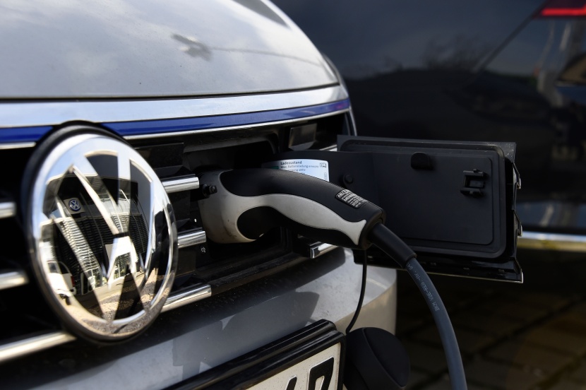 "فولكسفاجن" تستثمر 44 مليار يورو في السيارات الكهربائية بحلول 2023
