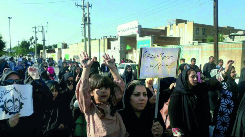  الإيرانيون يتظاهرون ضد نظام الملالي مرددين «نحن جوعى» 