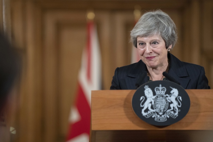 رئيسة وزراء بريطانيا: الإطاحة بي تهدد بتأخير الخروج من الاتحاد الأوروبي