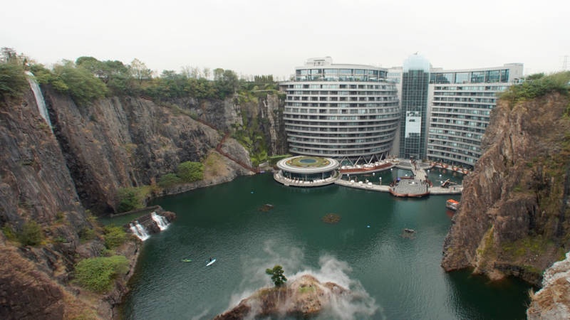 الصين تدشن أول فندق تحت الأرض
