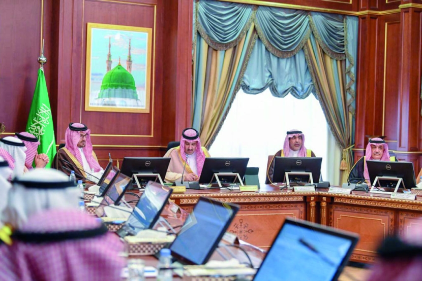 أمير المدينة المنورة يؤكد أهمية لجنة شباب المنطقة في بناء الوعي