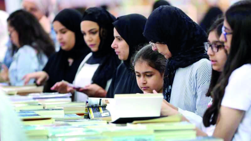 رغم الطقس السيئ .. معرض الكويت للكتاب يجذب 300 ألف زائر