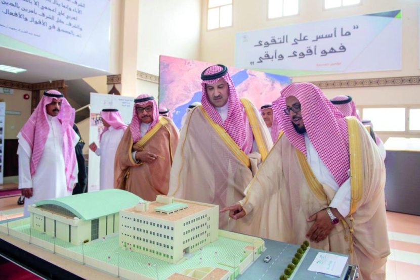 أمير المدينة المنورة يؤكد أهمية تطوير الأوقاف والعمل الوقفي
