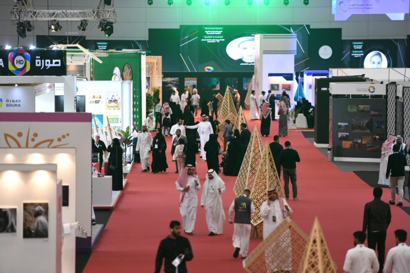 ملتقى ألوان السعودية يستحضر تاريخ صناعة الكاميرا لتثقيف زواره