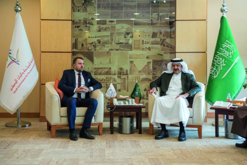 سلطان بن سلمان يفتتح معرض آثار كوريا في المتحف الوطني