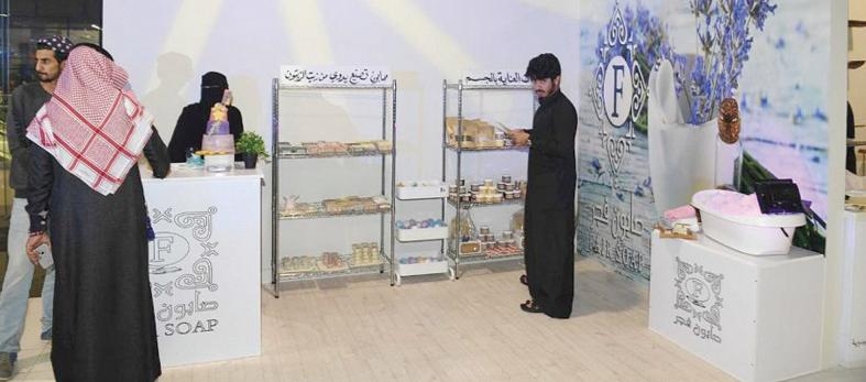 أجنحة الحرف اليدوية .. مرآة عكست هوية الإبداع