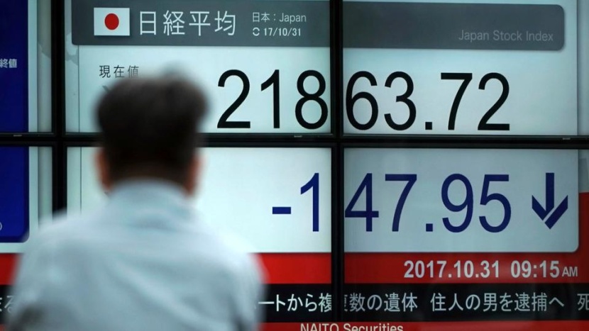 الأسهم اليابانية تهبط لأقل مستوى في 15 شهرا مع تأثر الثقة بتوقعات الفائدة الأمريكية