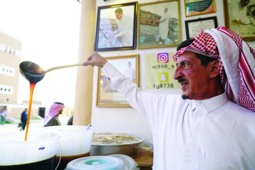 الصهدي يستعرض خبرة 70 عاما في مهنة النحالة