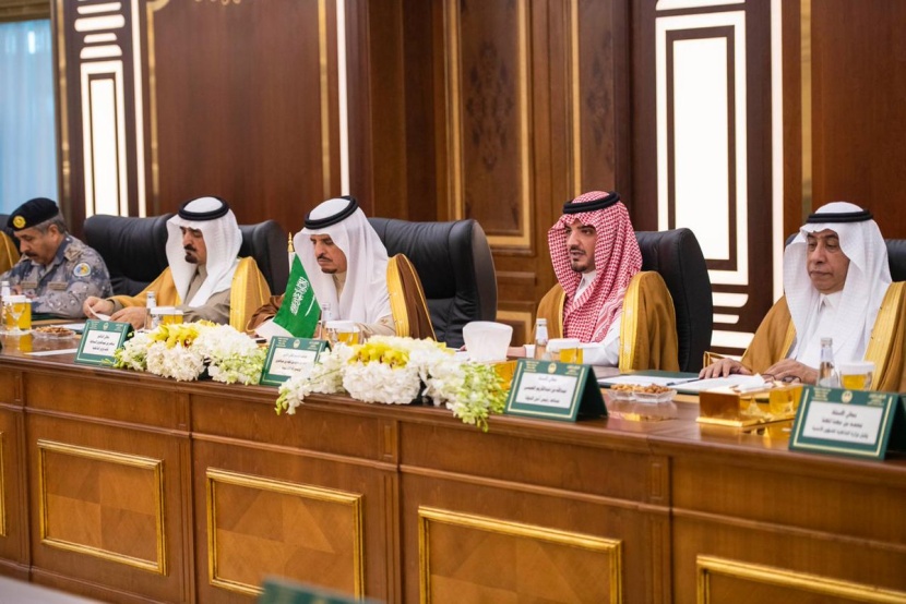 وزير الداخلية يعقد جلسة مباحثات مع وزير الداخلية الإماراتي