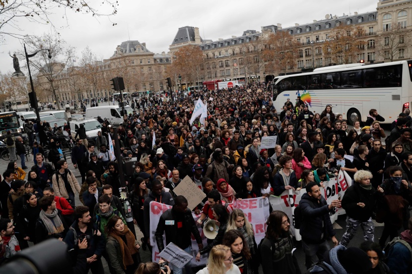 احتجاجات الطلاب وذوي السترات الصفراء مستمرة في فرنسا