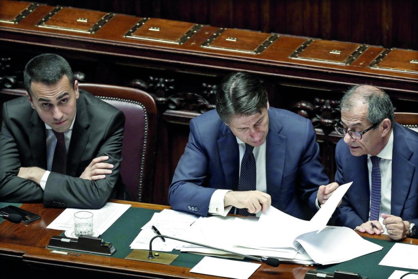 إيطاليا تتجه إلى تقديم "تنازلات" لتجنب عقوبات أوروبية