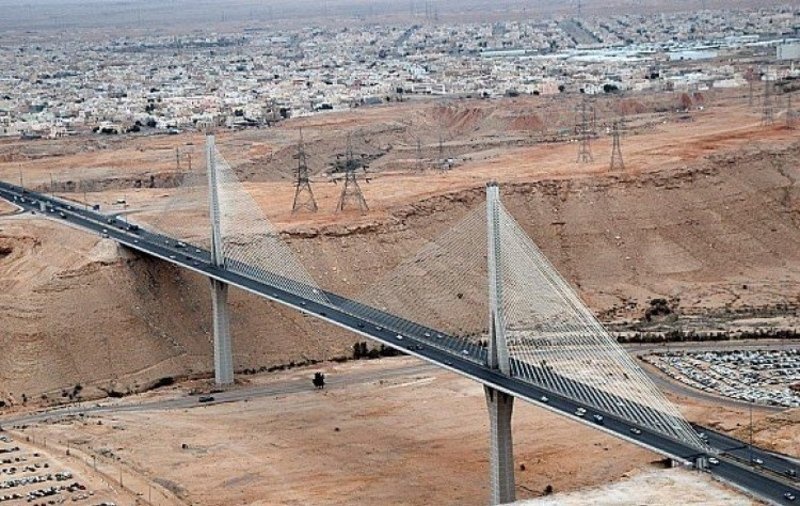  "بلدي الرياض" يقدم عددً من الحلول لفك الاختناقات المرورية عند الجسر المعلق