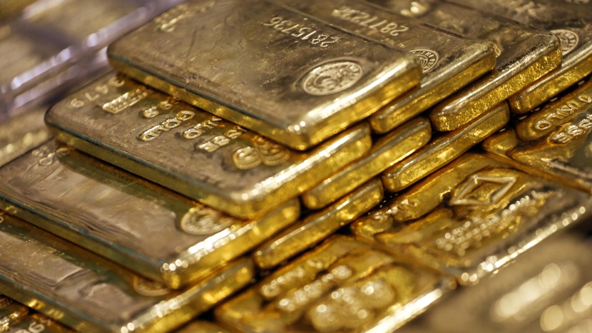 الذهب يرتفع بفضل توقعات بتوقف زيادات الفائدة الامريكية