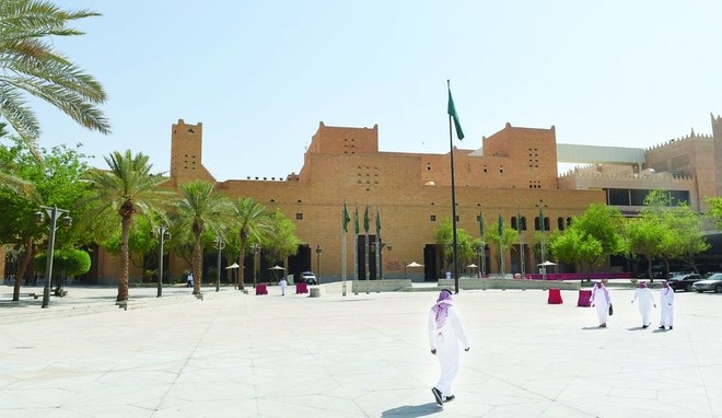 إمارة الرياض : القبض على وافد استولى على 14 مليون ريال بحجة مضاعفة الأموال بالسحر