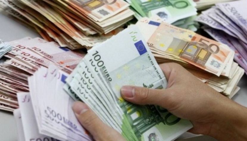 اليورو يتراجع إلى أدنى مستوى له في سبعة أسابيع
