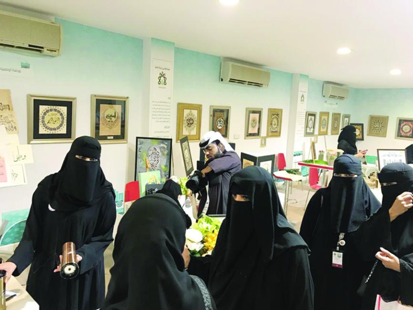 القحطاني .. موهوب لم تمنعه الإعاقة من احتراف التصوير ودراسة الهندسة