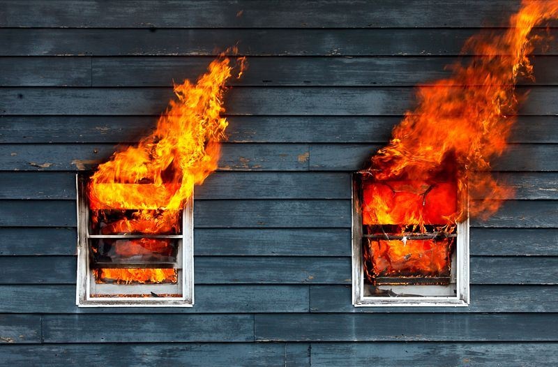 معمر ألماني يتخطى الـ 100 عام يقفز من نافذة غرفته بسبب حريق