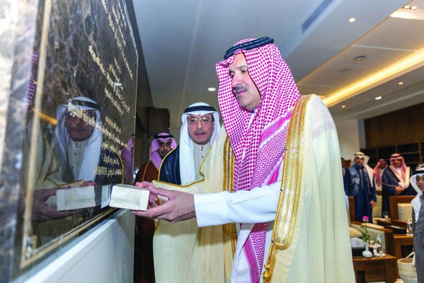 أمير المدينة المنورة يضع حجر الأساس لمستشفى خاص