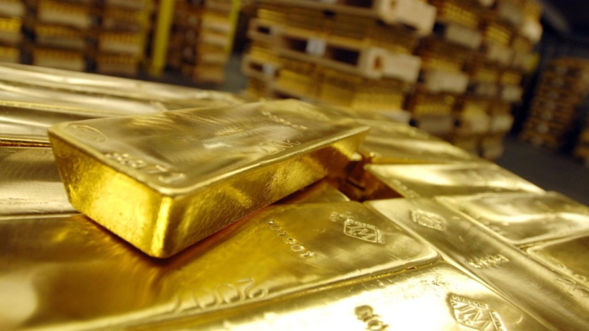 الذهب يصعد مع تراجع الدولار لكن ارتفاع الأسهم يكبحه