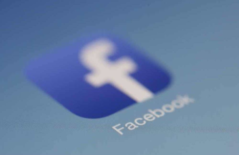 تقنيون : تطبيق "فيسبوك" على أجهزة "سامسونج" لا يمكن حذفه