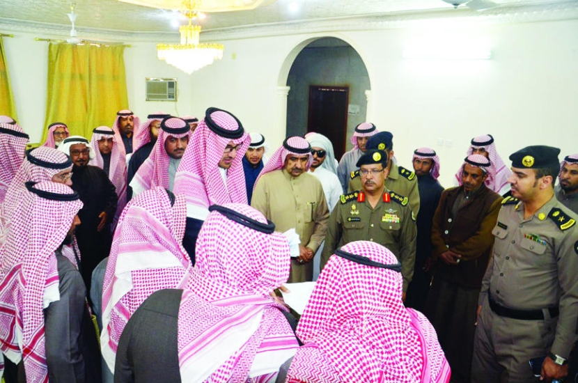 نائب أمير المدينة المنورة يتفقد المواقع المتضررة من الأمطار