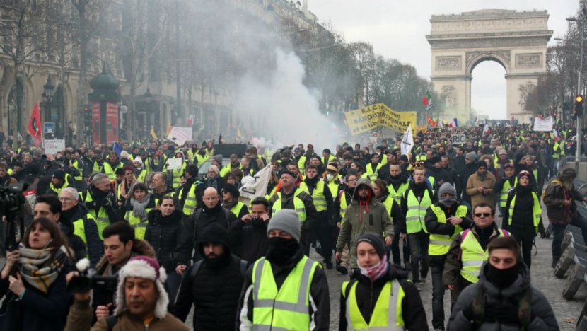 وزير المالية الفرنسي: احتجاجات السترات الصفراء تقوض الاقتصاد