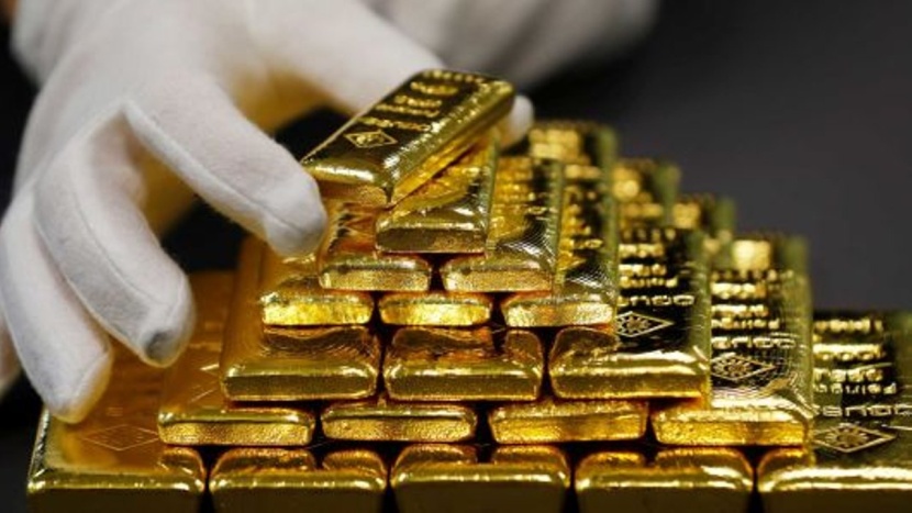 الذهب دون ذروة 10 أشهر مع صعود الدولار