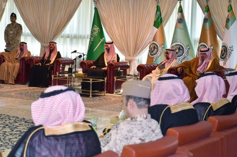 الأمير عبدالله بن بندر يستقبل أمراء الأفواج ووكلاءهم بوزارة الحرس الوطني