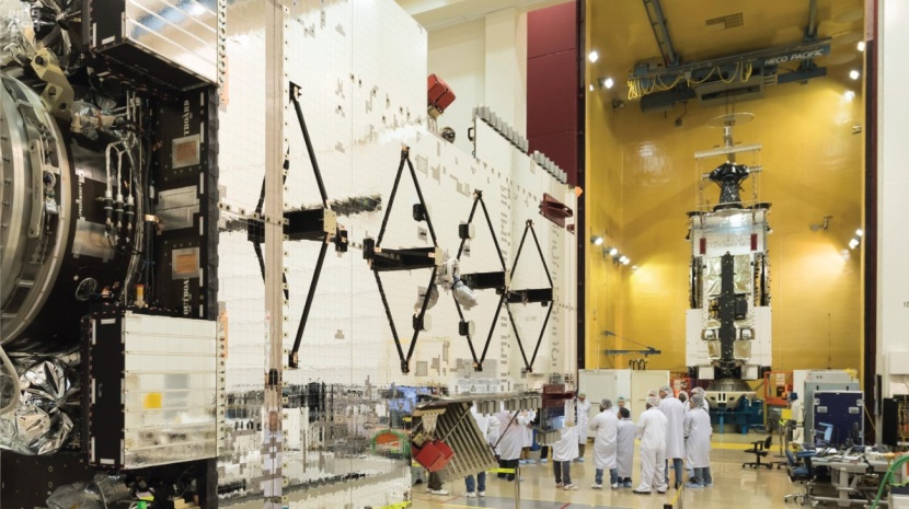 السعودية تطلق قمرها (SGS-1) حاملا توقيع ولي العهد بعبارة "فوق هام السحب"