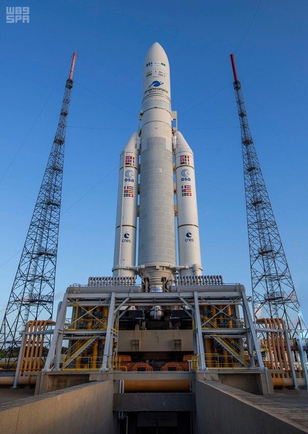 السعودية تطلق قمرها (SGS-1) حاملا توقيع ولي العهد بعبارة "فوق هام السحب"
