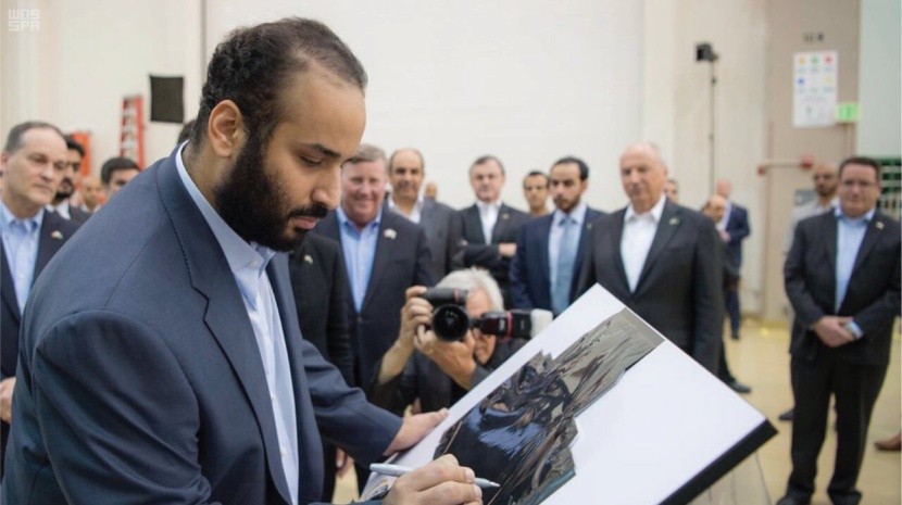 السعودية تطلق قمرها (SGS-1) حاملا توقيع ولي العهد بعبارة "فوق هام السحب"