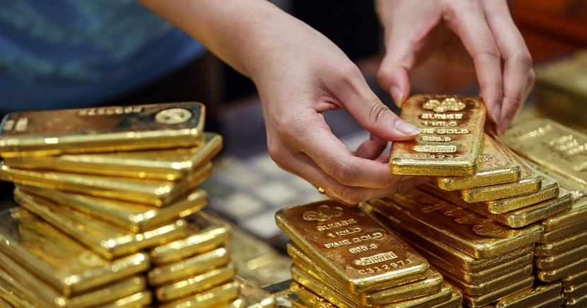 الذهب يستقر وسط مخاوف بشأن التجارة والنمو لكنه يتجه لهبوط أسبوعي