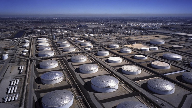 هبوط مخزونات النفط الأمريكية رغم زيادة إنتاج المصافي