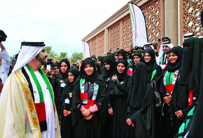 الإمارات : تشغل النساء 66 % من وظائف القطاع العام 