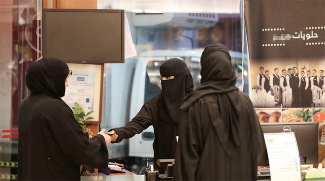 ارتفاع عدد المشتغلات السعوديات في التجارة الداخلية 4% .. والمبيعات تتخطى الـ 151 مليار ريال