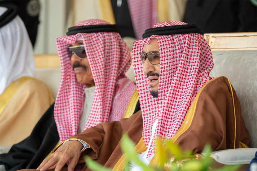 من يد الملك .. تتويج للإبل وملاكها 