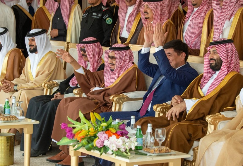 من يد الملك .. تتويج للإبل وملاكها 