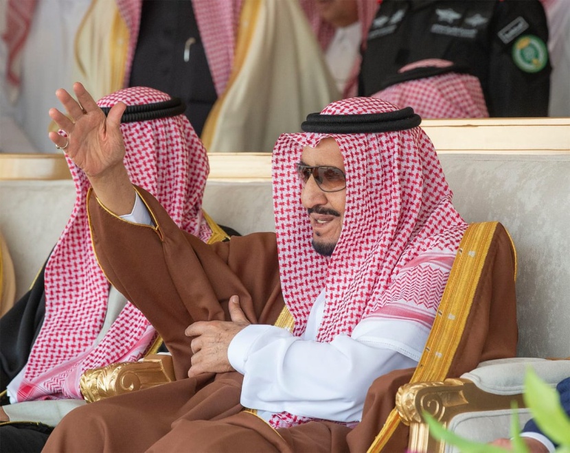 من يد الملك .. تتويج للإبل وملاكها 