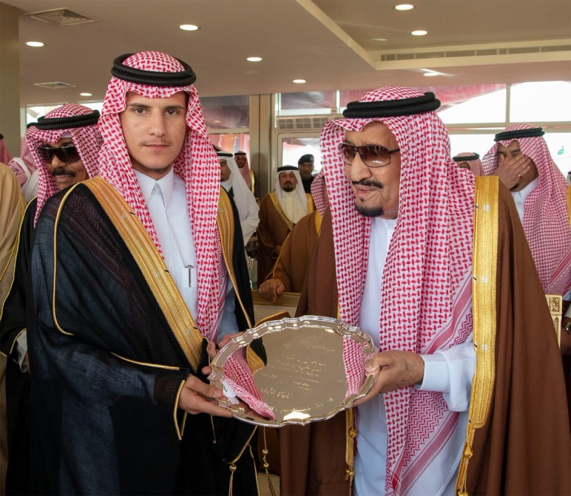 من يد الملك .. تتويج للإبل وملاكها 